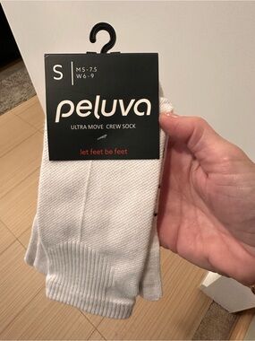 Women’s Peluva White Ultra Move Crew Socks - Size S